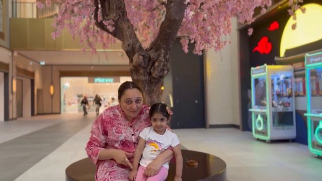 Dubai vlog | Family holiday | Visiting Atlantis The Royal | Global Village | Moms birthday смотреть онлайн