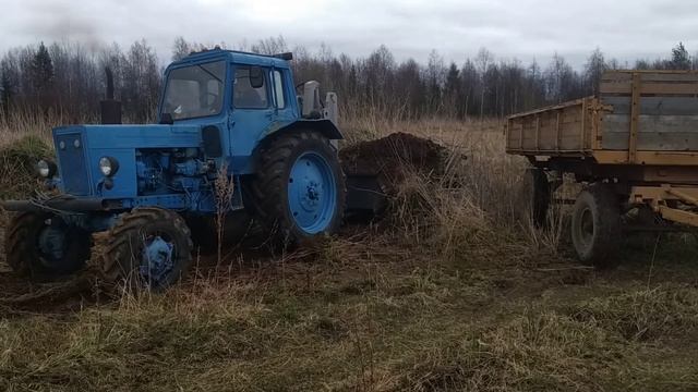 Погрузчик на заднюю навеску МТЗ 82.Погрузка земли. смотреть онлайн