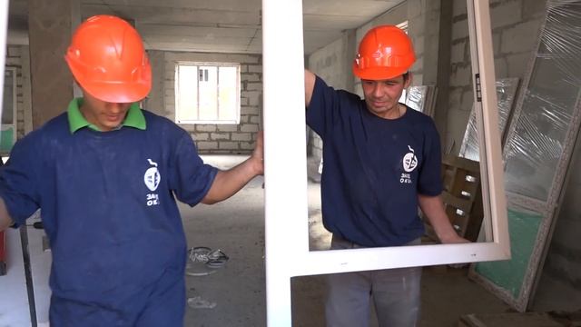 На 10 доме ЖК «Ясный» началась установка окон смотреть онлайн