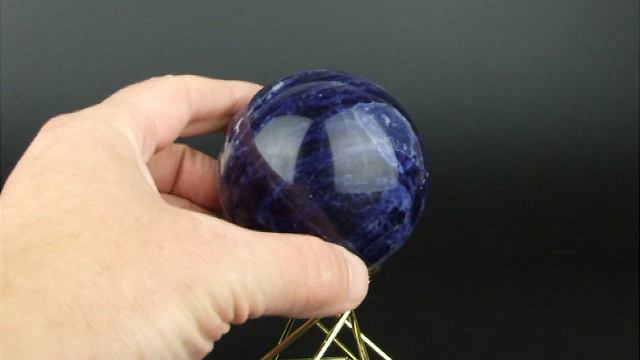 Шар из Содалита диаметром 70 мм из Пакистана смотреть онлайн