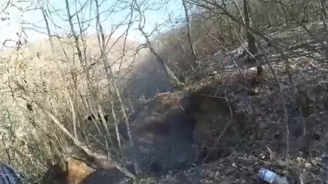 копаем землянку в лесу часть 2 смотреть онлайн