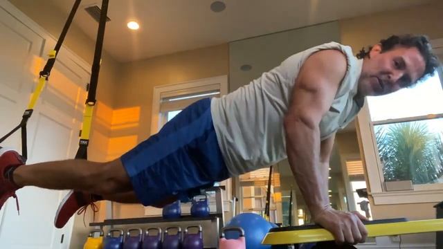 Stealth Fly- The Ultimate Core Strength & Stability Workout смотреть онлайн