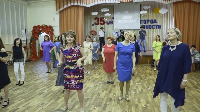 ВЫПУСКНОЙ 2018. ФЛЕШМОБ РОДИТЕЛЕЙ ВЫПУСКНИКОВ смотреть онлайн