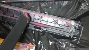 Очистка бункера для отработанного тонера в лазерных цветных совместимых картриджах.