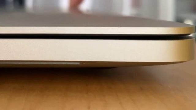 MacBook Pro 15 inch 2018 Battery swollen issue смотреть онлайн