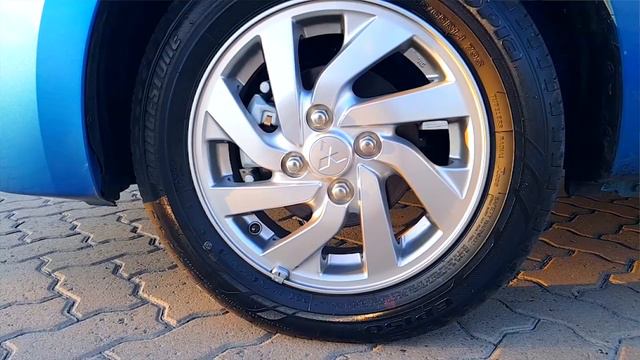 Mitsubishi Mirage - Pequeño, Ahorrador, 3 Cilindros Para Ciudad Y Uber смотреть онлайн