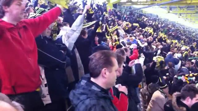 Opkomst Borusia Dortmund (You Never Walk Anlone door 81.000 man) !! смотреть онлайн