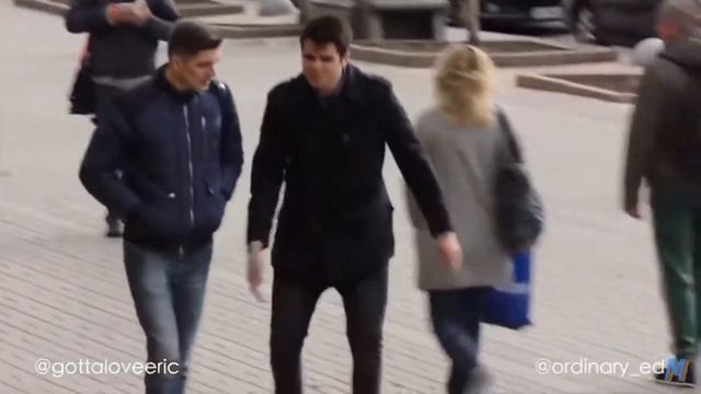 Общество людей с дурацкими походками смотреть онлайн