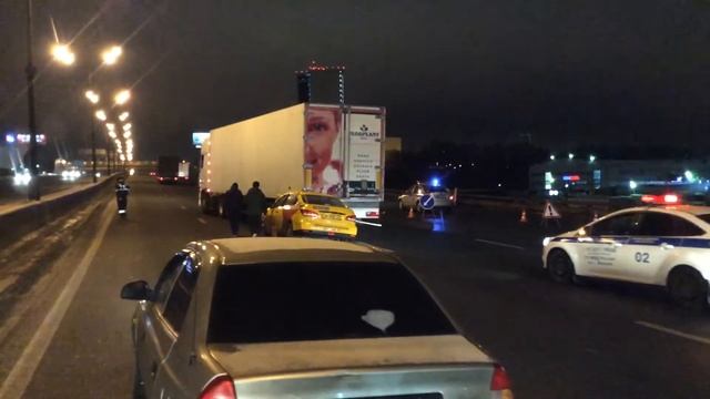 Таксист влетел под фуру МКАД,Бирюлево часть 3 смотреть онлайн