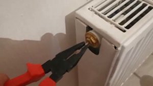 Как СНЯТЬ ТЕРМОГОЛОВКУ с радиатора, как ПОМЕНЯТЬ ТЕРМОГОЛОВКУ