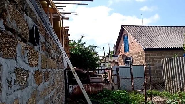 Криша готова!!! далі франтони! Сарай для свиней ( Свинарник) смотреть онлайн