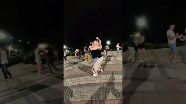 Bachata me emborrachare (Grupo extra) Бачата Симферополь, OpenAir на Екатерининской площади смотреть онлайн