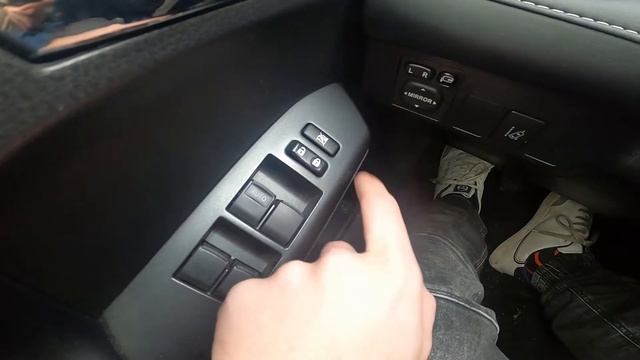 How to Automatically Lock and Unlock Side Windows in Toyota RAV 4 IV (2013 - 2018) смотреть онлайн