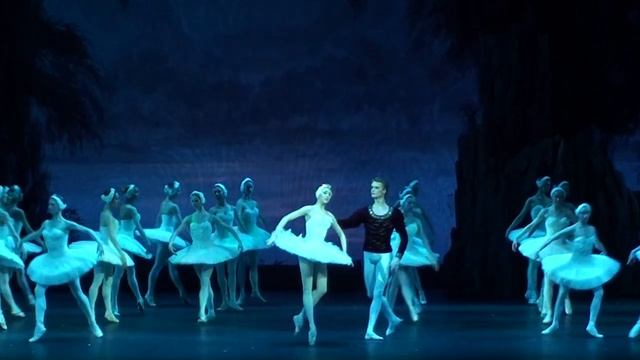 Микиртичева Эрика - Дмитриев Денис Лебединое озеро В.Бурмейстера смотреть онлайн