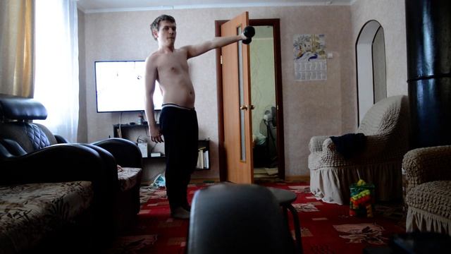 Удержание гантели 8 кг на вытянутой руке и правой руке смотреть онлайн