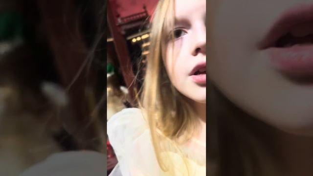 Я снимала это давно она выложила только сейчас смотреть онлайн