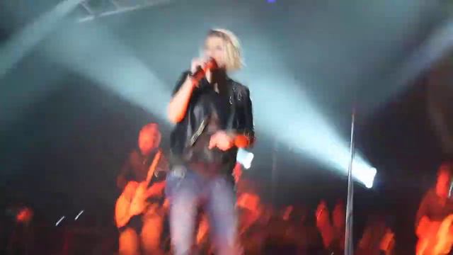 emma marrone cercavo amore 1.12.12 genova. смотреть онлайн