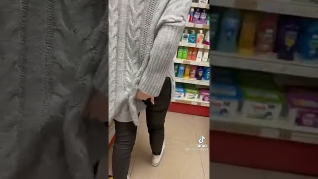 Насыпал соли в трусы девушки смотреть онлайн