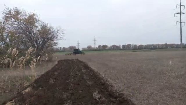 Испытание трактора с плугом