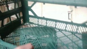 Изготовление полок из пластиковых ящиков