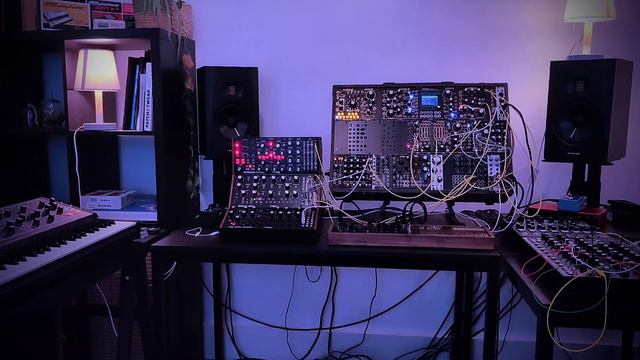Modular processing of Soma Lyra8 , Pulsar 23 , Wingpinger , Moog Dfam , Mother 32 & Moog Matriarch смотреть онлайн