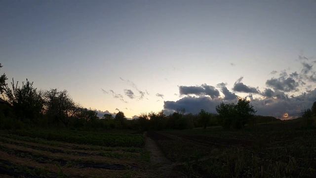 Таймлапс вечернего захода солнца снят на GoPro. Timelapse of an evening sunset filmed on GoPro. смотреть онлайн