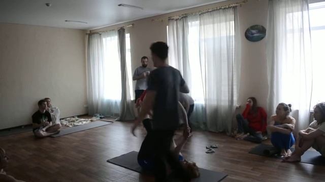 Акройога с Ярославом Туа. Flying Machine смотреть онлайн