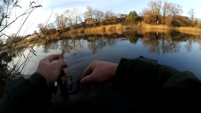 ЛОВЛЯ ОКУНЯ НА СПИННИНГ ЗИМОЙ смотреть онлайн