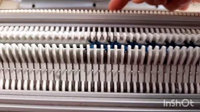 Вяжем на машине " пассап ", шапка резинкой 2х2 смотреть онлайн