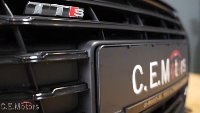 Audi TTS 2.0TFSI quatt. in Deep Black Perleffekt смотреть онлайн