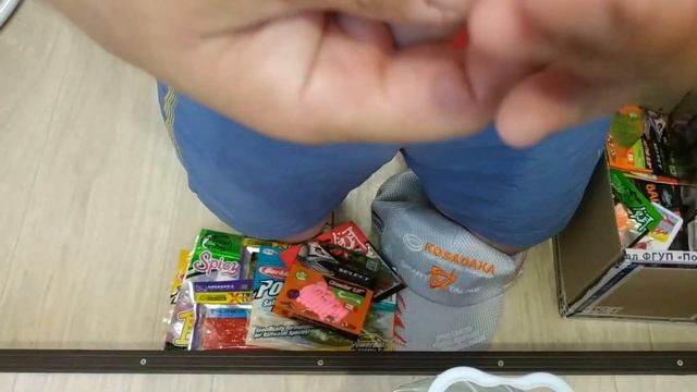 Unboxing посылки c силиконовыми приманками, бейсболкой и воблерами по заказу fMagazin смотреть онлайн