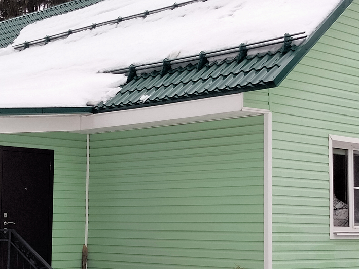 КАК РАБОТАЮТ СНЕГОЗАДЕРЖАТЕЛИ НА ДОМЕ В ОТТЕПЕЛЬ смотреть онлайн