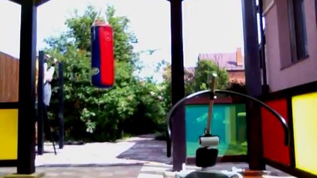 Подъем ног на перекладине