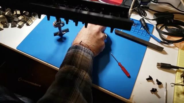 Commodore 64 Out of Memory Error and Keyboard Repair - C64 смотреть онлайн