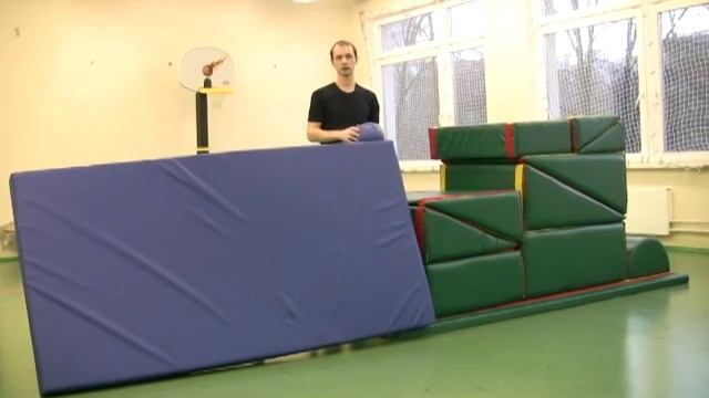 Командные Вышибалы через препятствие смотреть онлайн