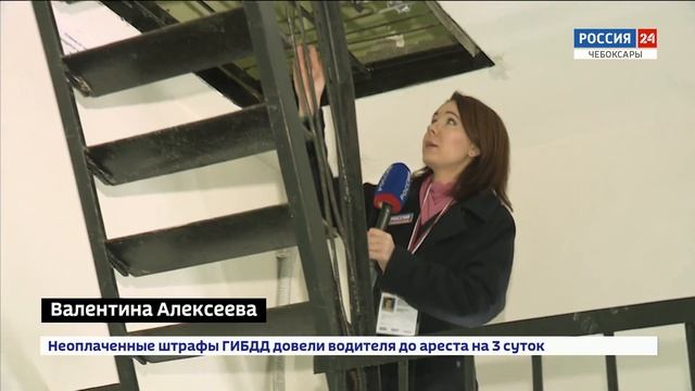 В Чебоксарах двое подростков попытались спуститься с крыши девятиэтажки на балкон