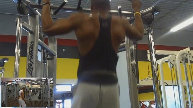 Back Session Vlog- Deadlifts Pull Ups & Pull Downs