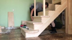 Лестница через площадку с поворотом на 180 градусов с подступенками.