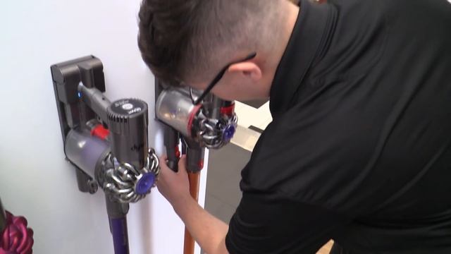 Dyson V8 Absolute - A Master in Sucking смотреть онлайн