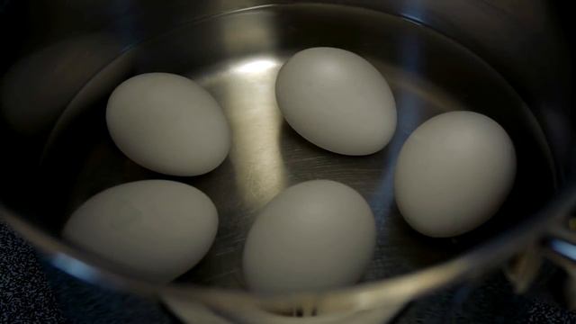 Варим яйцо желтком наизнанку смотреть онлайн