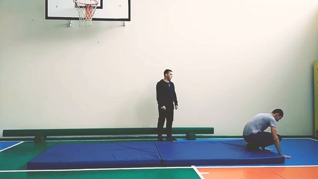 Техника совершенствование кувырка вперёд с комбинации стойка на лопатках . смотреть онлайн