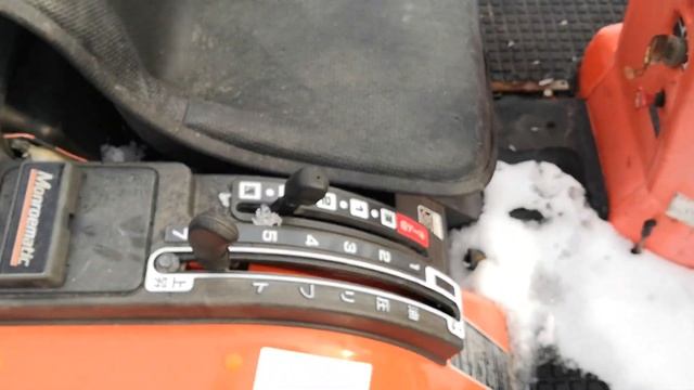 Японский минитрактор Kubota B52 с почвофрезой. смотреть онлайн