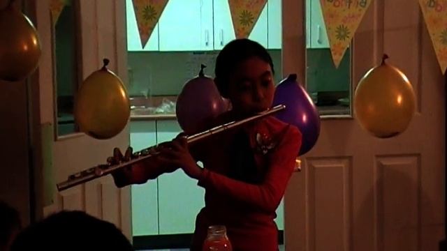 Айлия Саввинова выступает на день рождения Айыллаану. 8 лет. смотреть онлайн