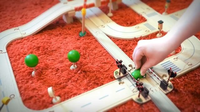 Заглох на переезде? Дави шлагбаум, не жалей! смотреть онлайн