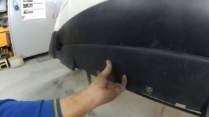 Как снять передний бампер с автомобиля Porshe Cayenne.