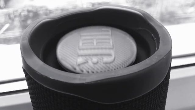 Басс тест колонки JBL CHARGE4 басс ＼（^０＾）／ смотреть онлайн
