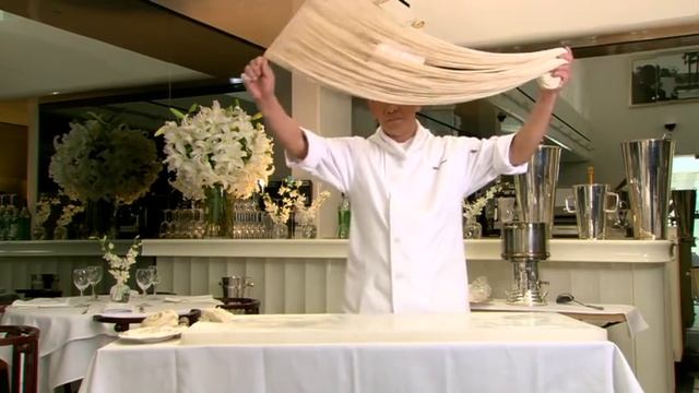 Kung Fu Panda DVD Extras - Hand made noodles at Mr. Chow смотреть онлайн
