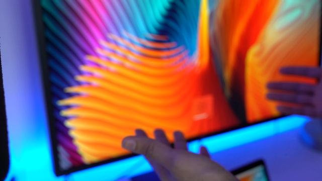 How to adjust brightness on the LG UltraFine Display w/ MacBook Pro Touch Bar смотреть онлайн