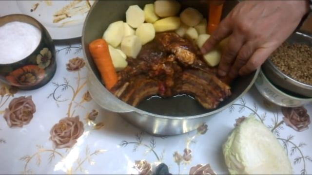 Как сэкономить время на кухне  Рецепт мяса сразу с двумя гарнирами