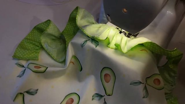 Отличный подарок ? на праздники своими руками! Фартук для девочки-помощницы! смотреть онлайн